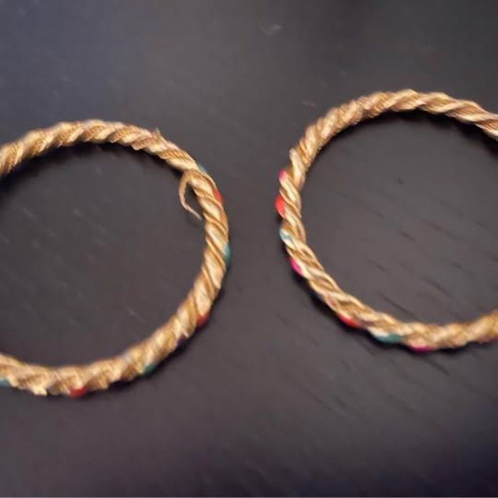 womans or girls gold bangle
bracelet set